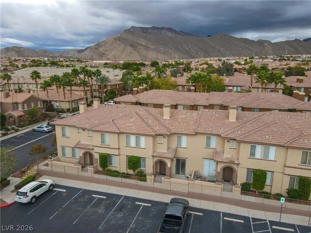10180 Delray Beach Ave, Las Vegas, NV 89129