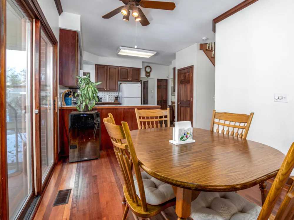 1351 Callen Ln, Des Plaines, IL 60016-8740