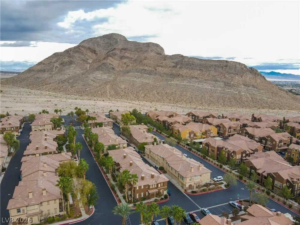 10180 Delray Beach Ave, Las Vegas, NV 89129