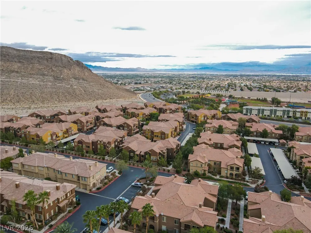 10180 Delray Beach Ave, Las Vegas, NV 89129