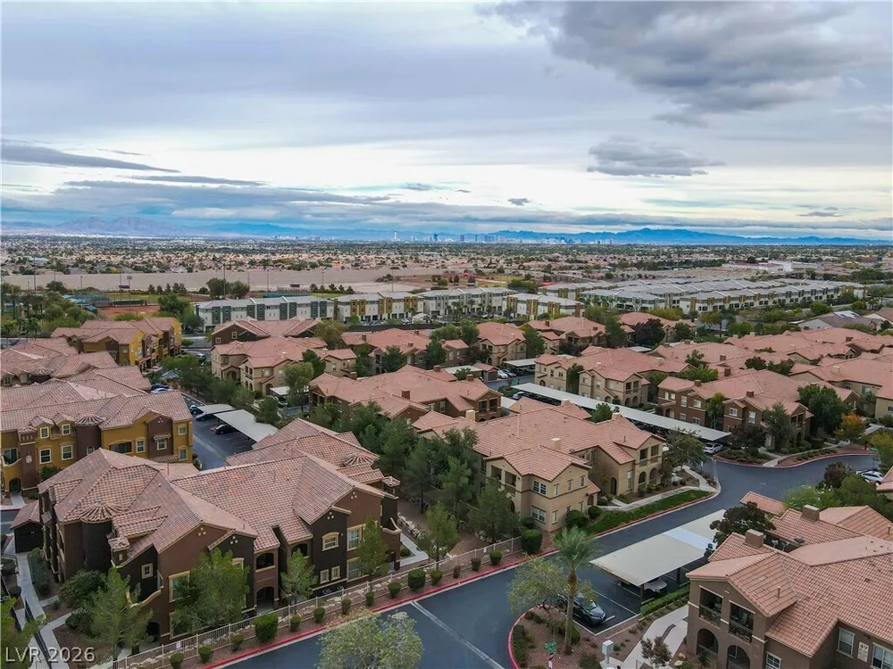 10180 Delray Beach Ave, Las Vegas, NV 89129