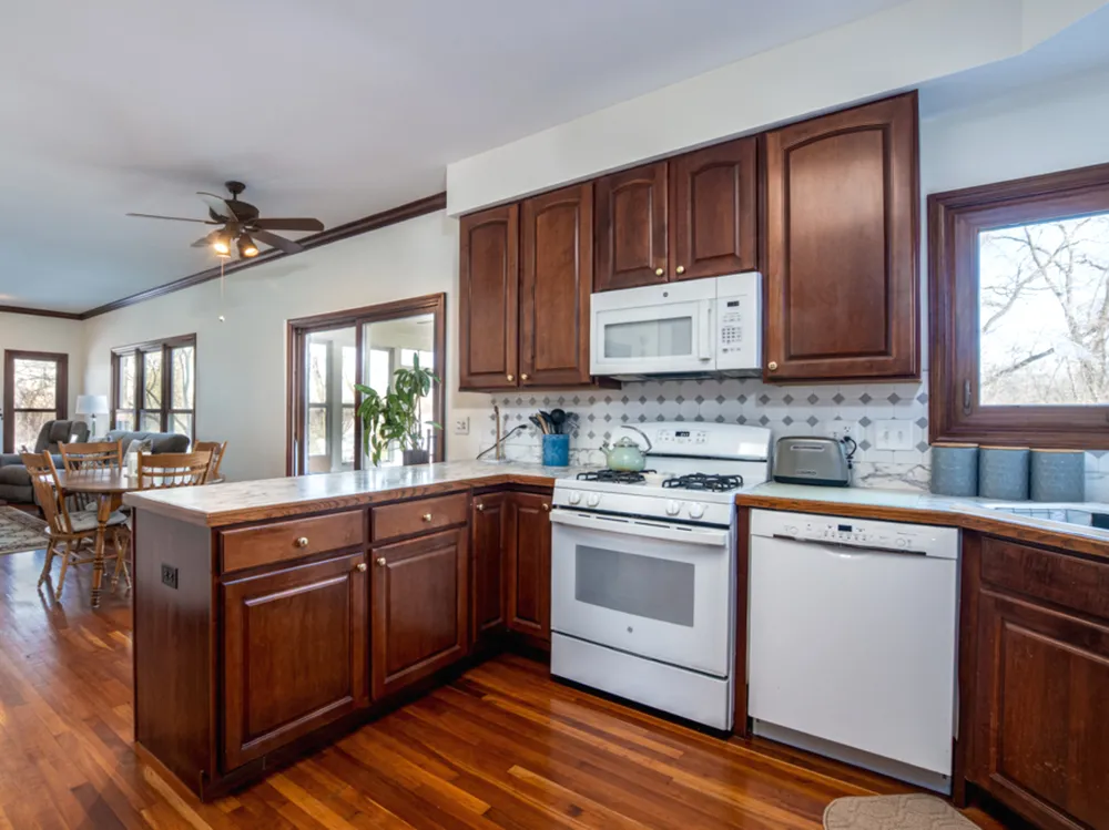 1351 Callen Ln, Des Plaines, IL 60016-8740