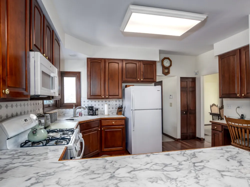 1351 Callen Ln, Des Plaines, IL 60016-8740