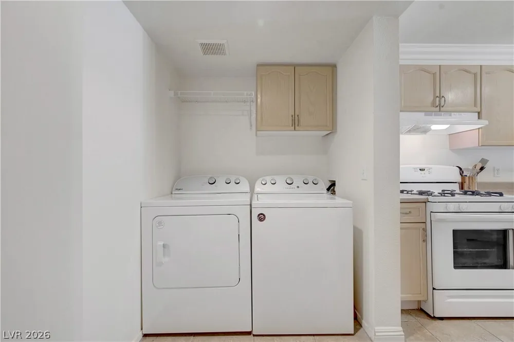 8012 Lisa Dawn Ave, Las Vegas, NV 89147