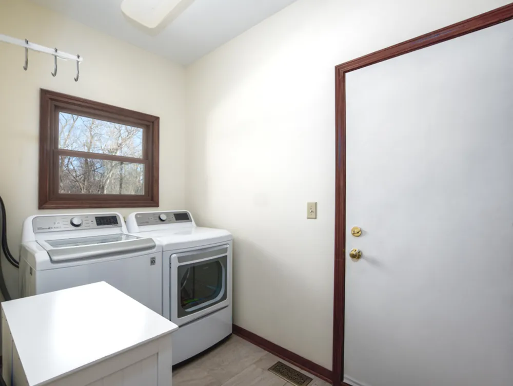 1351 Callen Ln, Des Plaines, IL 60016-8740