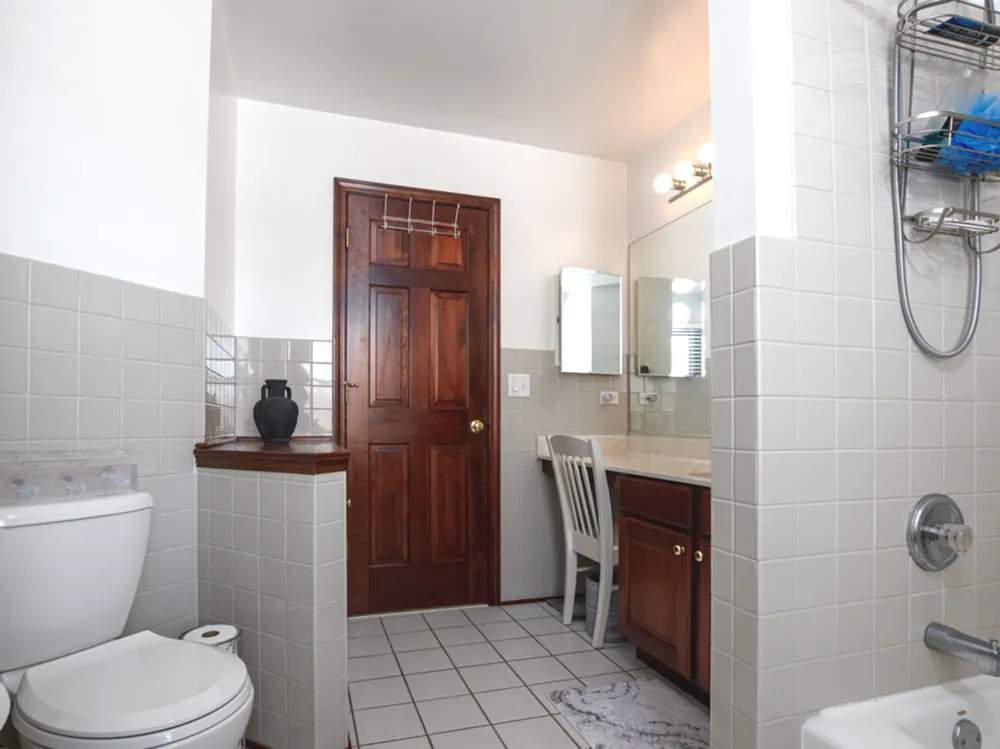 1351 Callen Ln, Des Plaines, IL 60016-8740
