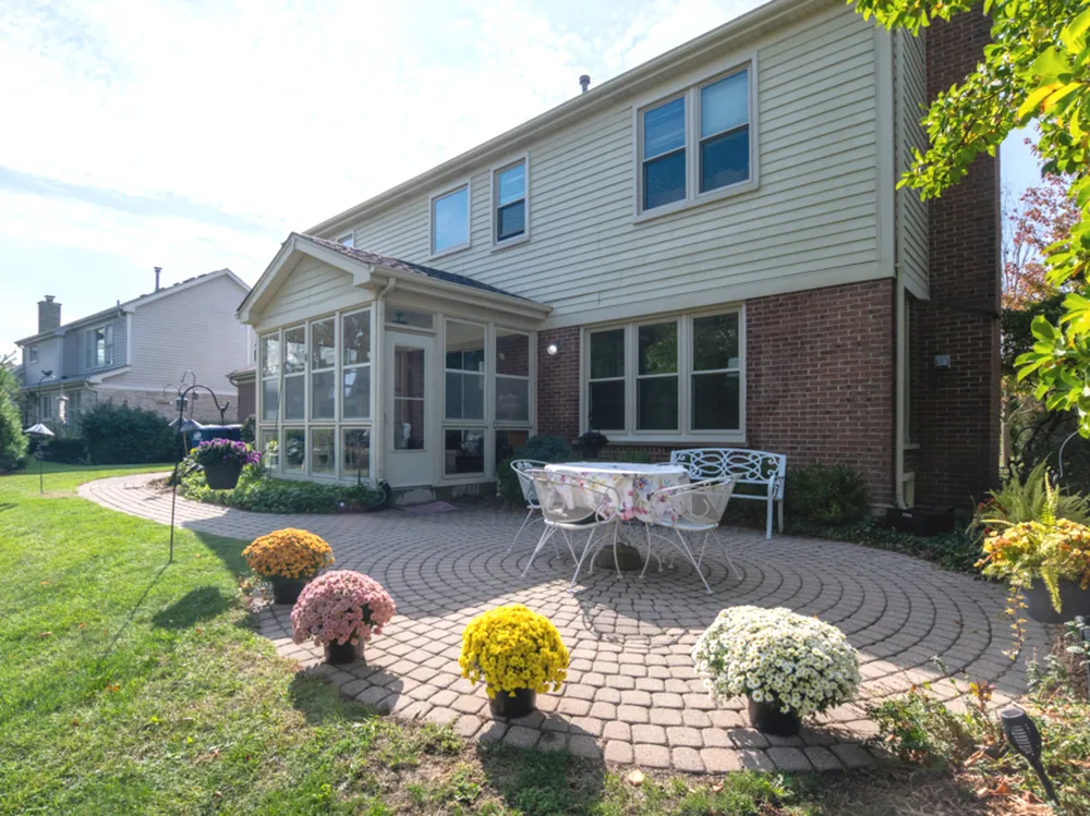 1351 Callen Ln, Des Plaines, IL 60016-8740