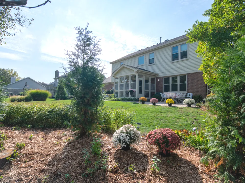 1351 Callen Ln, Des Plaines, IL 60016-8740