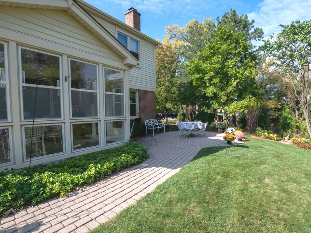 1351 Callen Ln, Des Plaines, IL 60016-8740
