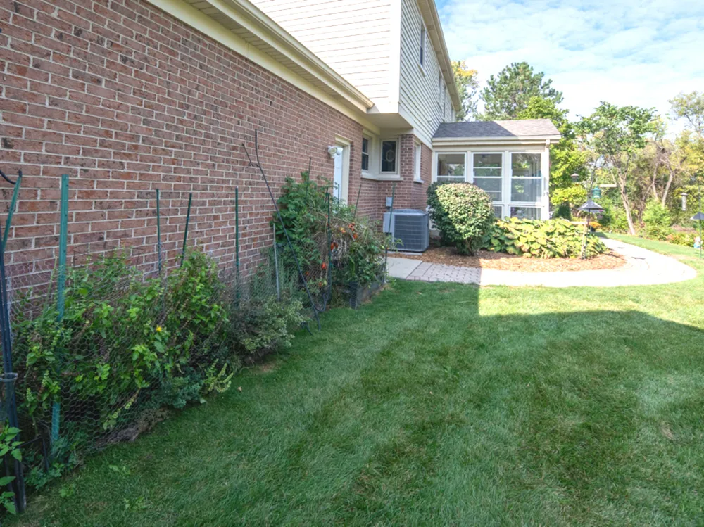1351 Callen Ln, Des Plaines, IL 60016-8740