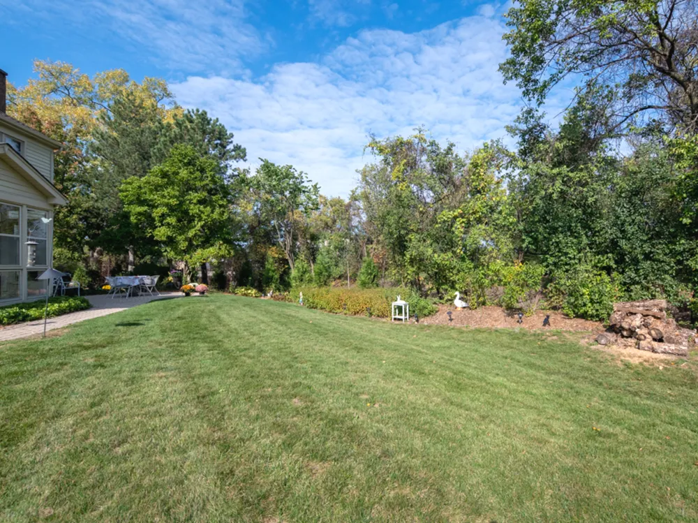 1351 Callen Ln, Des Plaines, IL 60016-8740