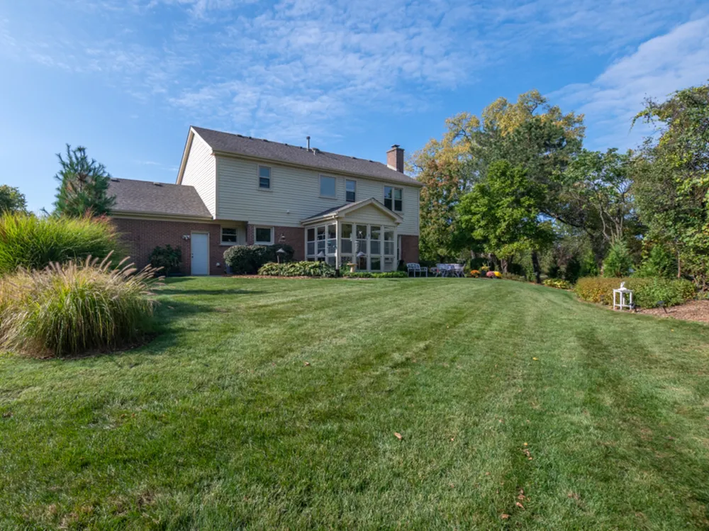 1351 Callen Ln, Des Plaines, IL 60016-8740
