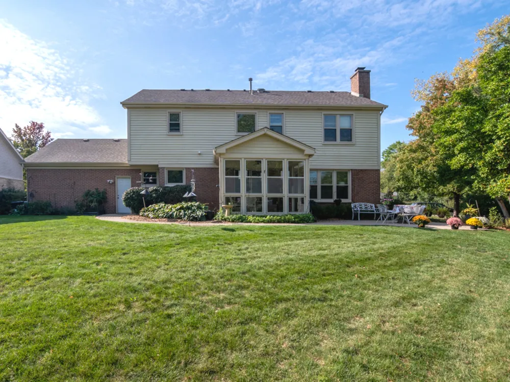 1351 Callen Ln, Des Plaines, IL 60016-8740