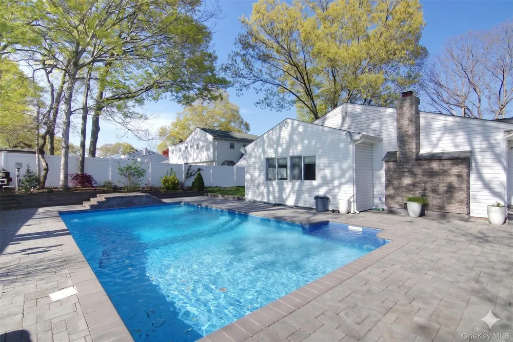 8 Croydon Ave, Lake Ronkonkoma, NY 11779