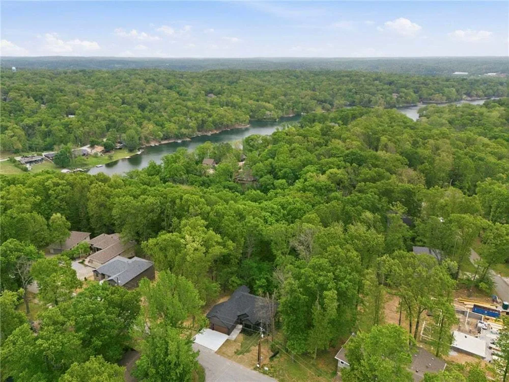 30 Brentwood Dr, Bella Vista, AR 72715