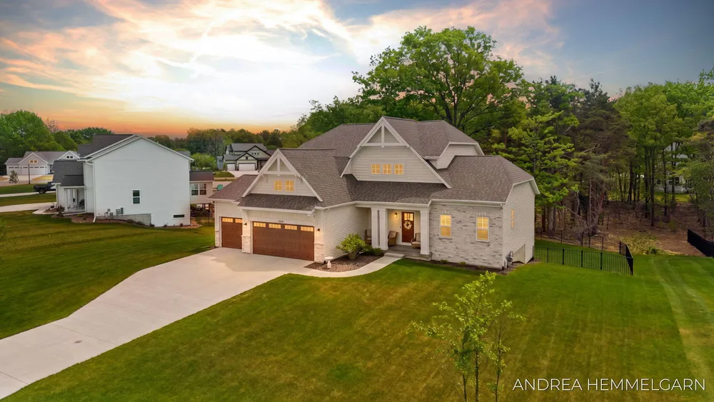 3090 Thornbury Dr, Holland, MI 49424