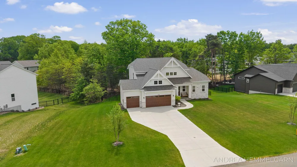 3090 Thornbury Dr, Holland, MI 49424