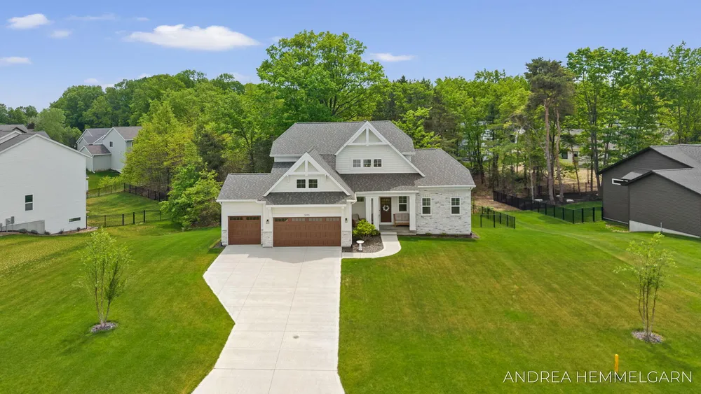 3090 Thornbury Dr, Holland, MI 49424