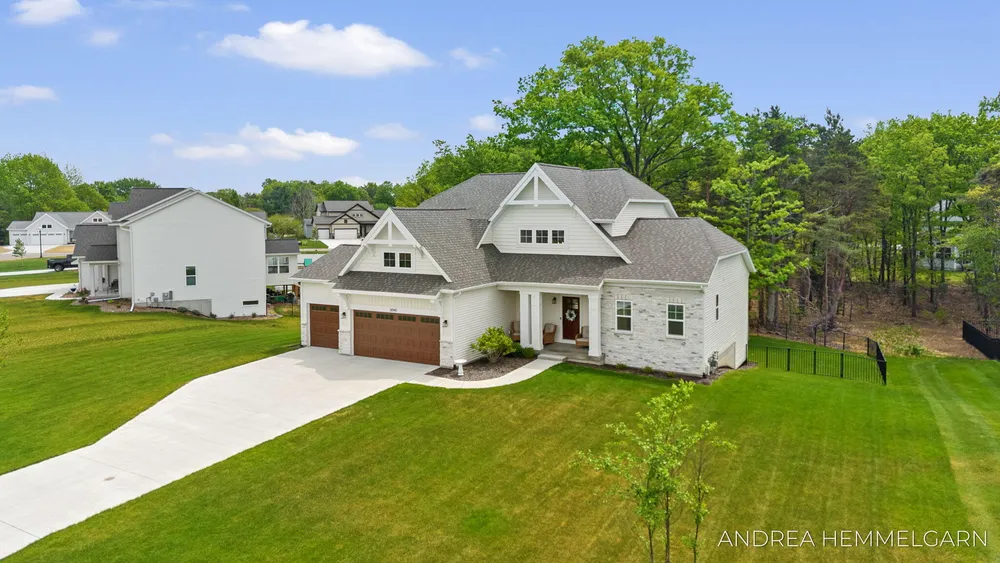 3090 Thornbury Dr, Holland, MI 49424
