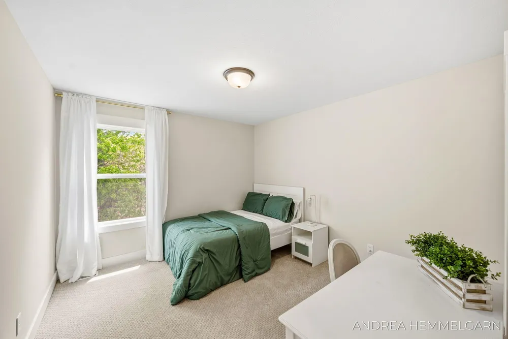 3090 Thornbury Dr, Holland, MI 49424