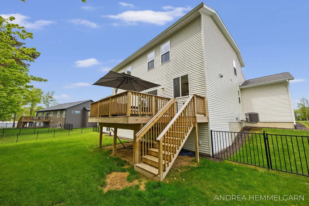 3090 Thornbury Dr, Holland, MI 49424