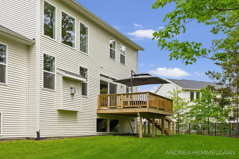 3090 Thornbury Dr, Holland, MI 49424