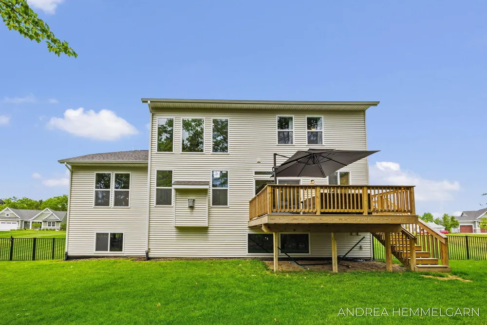3090 Thornbury Dr, Holland, MI 49424