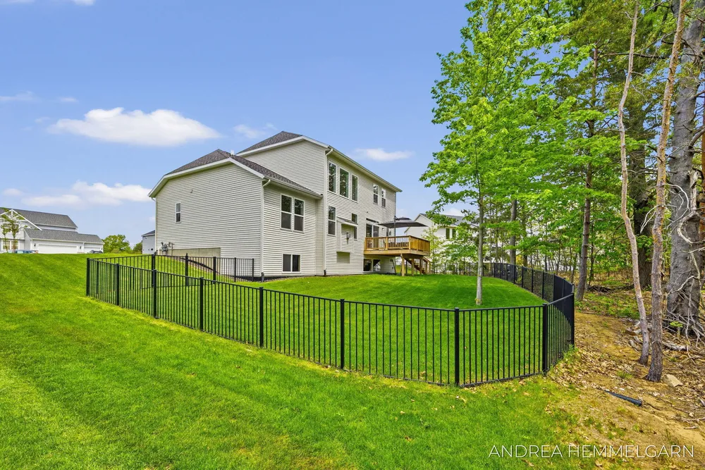 3090 Thornbury Dr, Holland, MI 49424