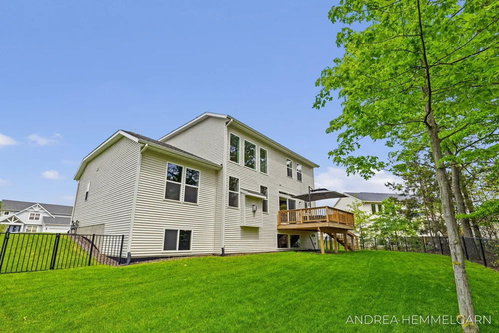 3090 Thornbury Dr, Holland, MI 49424