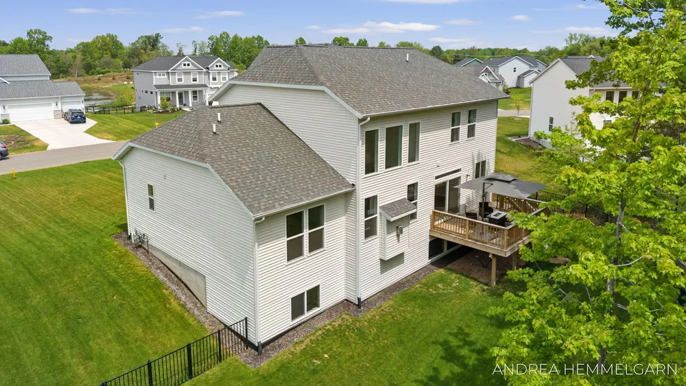 3090 Thornbury Dr, Holland, MI 49424