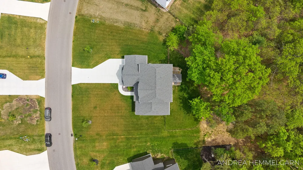 3090 Thornbury Dr, Holland, MI 49424