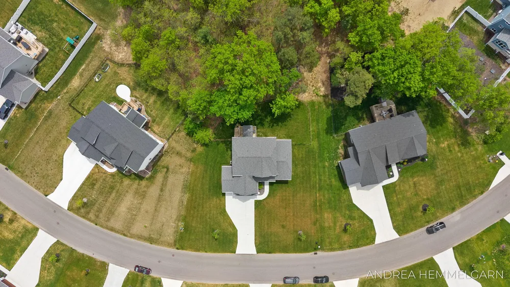 3090 Thornbury Dr, Holland, MI 49424