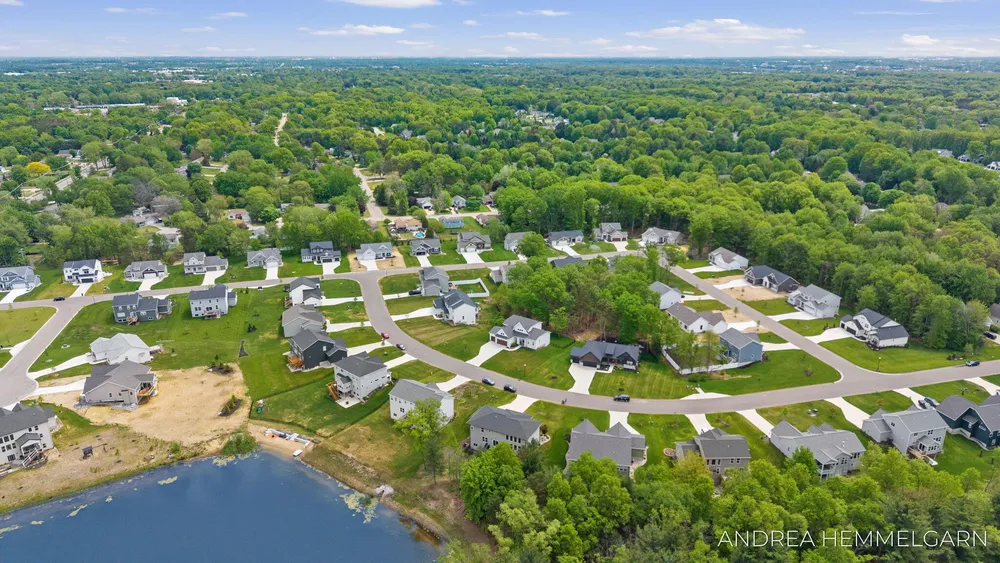 3090 Thornbury Dr, Holland, MI 49424