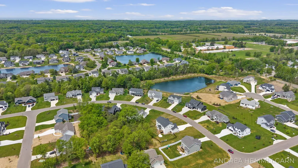 3090 Thornbury Dr, Holland, MI 49424