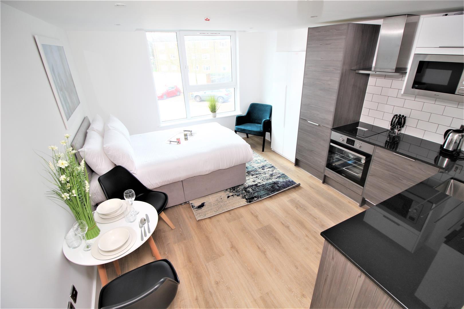 London Road, Crawley Image 9