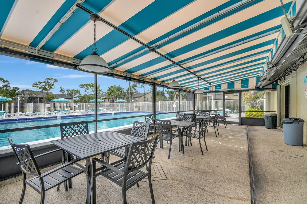 207 Pine Hov Circle, Greenacres, FL 33463