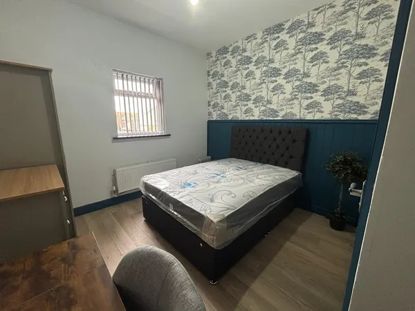 Huddersfield Road, Oldham, OL1