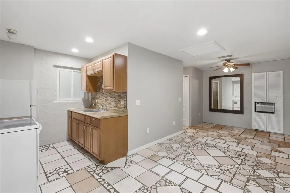 1264 18th St, Sarasota, FL 34234