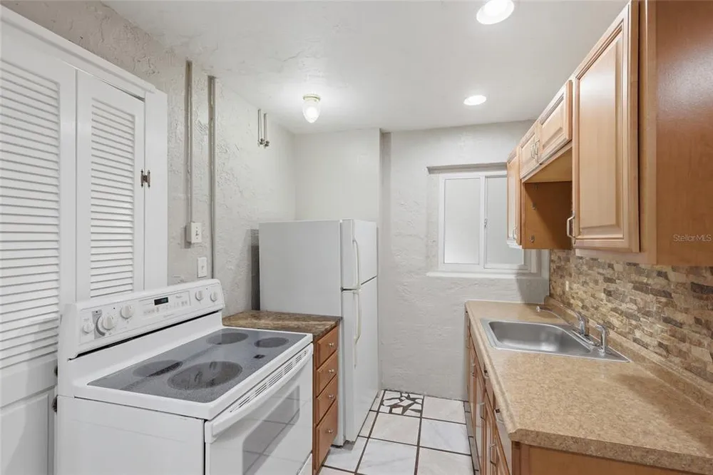 1264 18th St, Sarasota, FL 34234