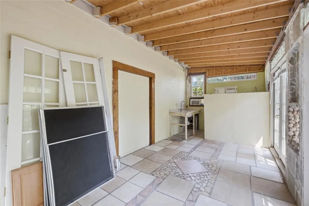 1264 18th St, Sarasota, FL 34234