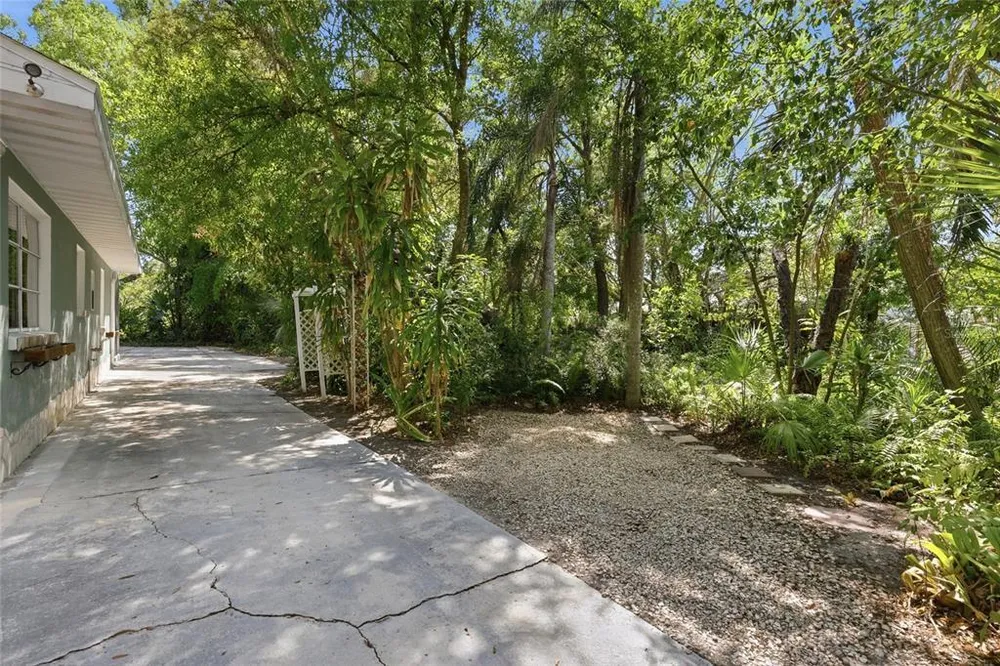 1264 18th St, Sarasota, FL 34234