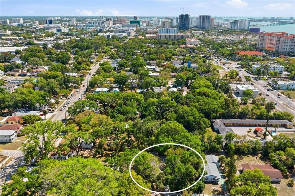 1264 18th St, Sarasota, FL 34234