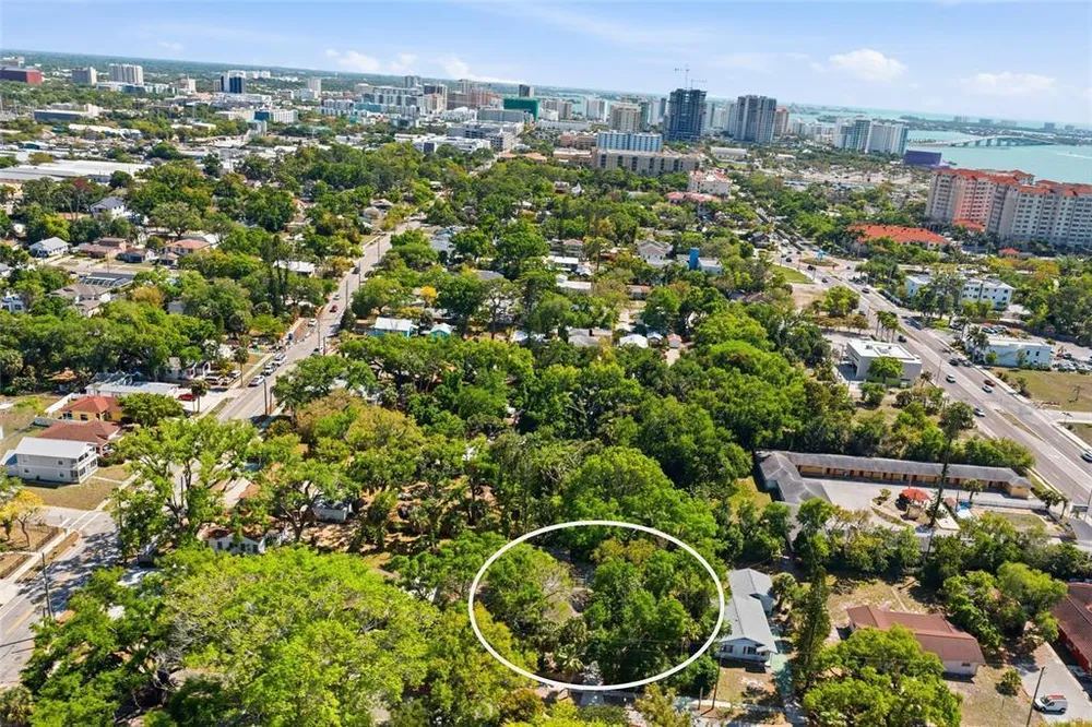 1264 18th St, Sarasota, FL 34234