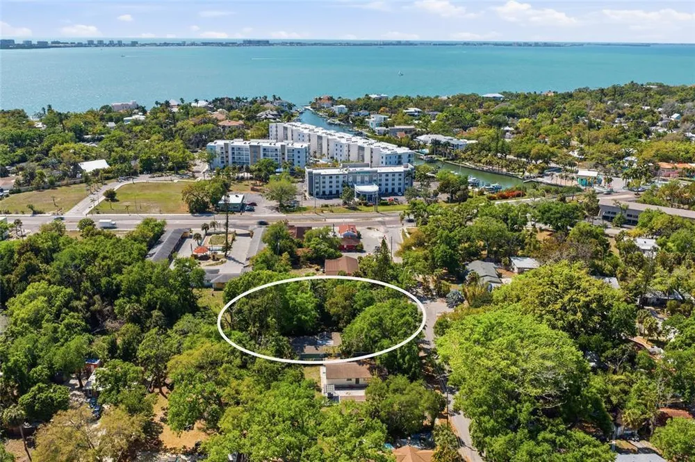 1264 18th St, Sarasota, FL 34234