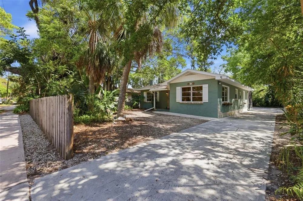 1264 18th St, Sarasota, FL 34234