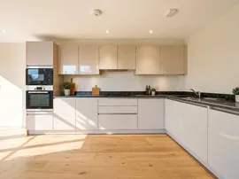 Courland Grove, London thumb 2