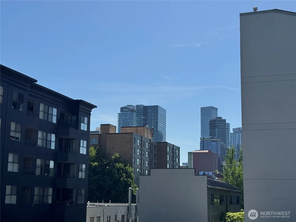 76 Cedar St, Seattle, WA 98121