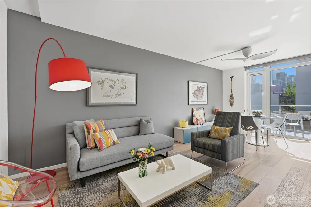 76 Cedar St, Seattle, WA 98121