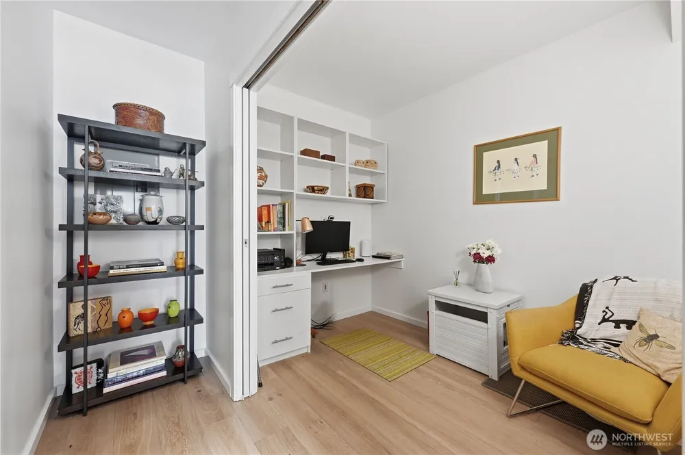 76 Cedar St, Seattle, WA 98121