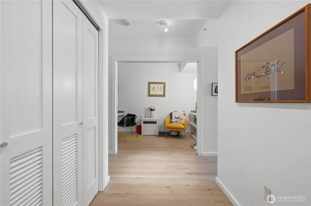 76 Cedar St, Seattle, WA 98121